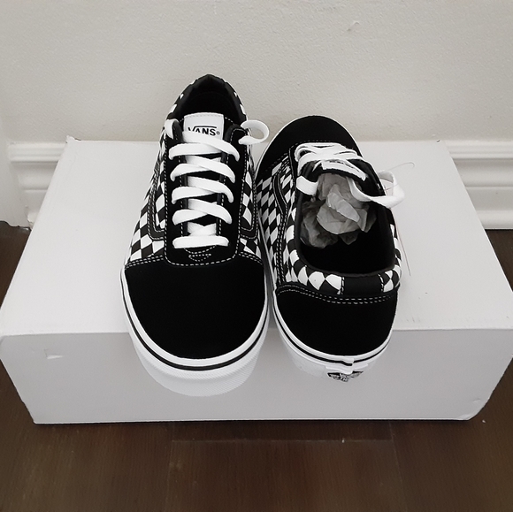 Vans - Picture 2 of 3